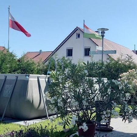 Gaestehaus Grenzenlos Aholfing Exterior foto